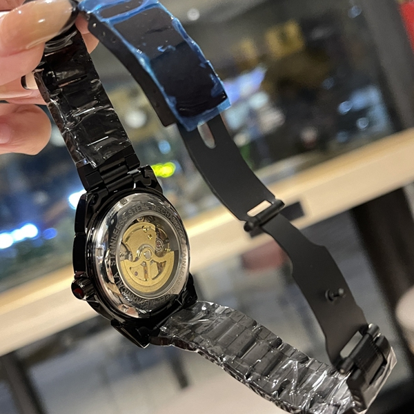 ブランド時計角部分ディテール